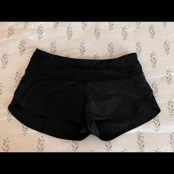 LULULEMON BLACK 2.5” SPEED UP SHORTS SIZE 8 - Picture 5 of 5